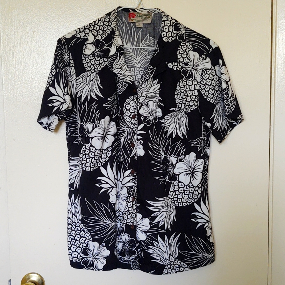 Hilo Hattie Size Medium Hawaiian Shirt